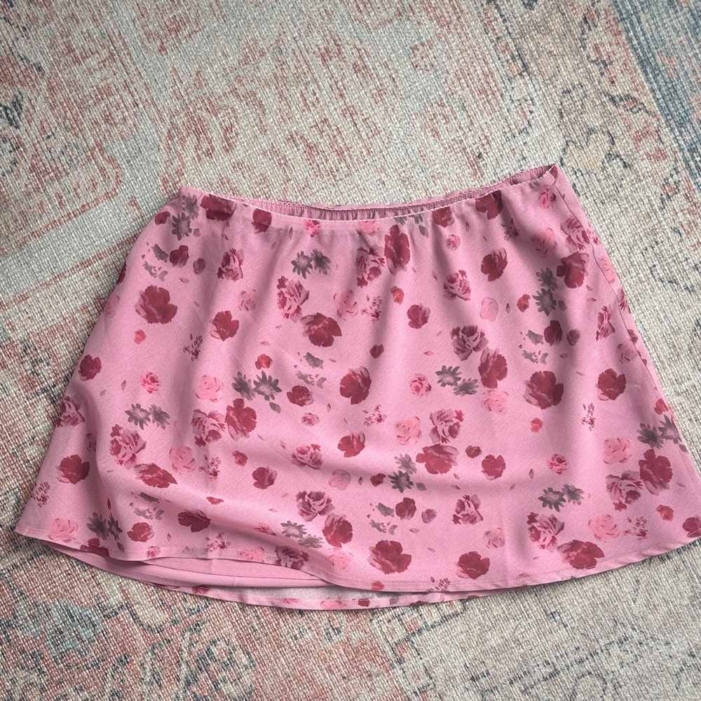 Chic Floral Mini Skirt in Pink